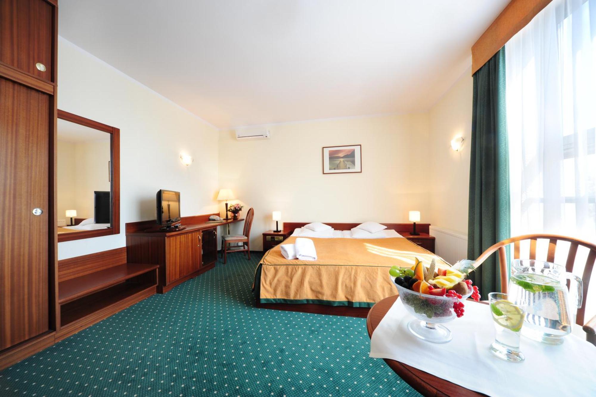 Hotel T&T Poznan Exterior photo