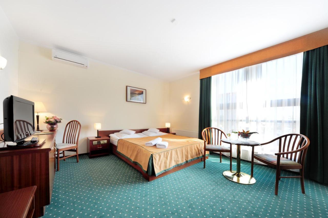 Hotel T&T Poznan Exterior photo